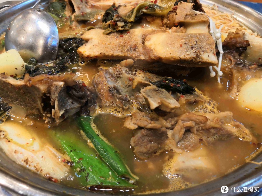 韩国街「达乐坊」，正宗思密达的脊骨土豆汤