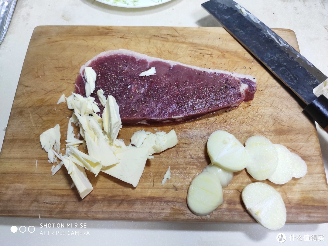 没有什么比煎牛排更简单的了，蒜香恒都澳洲原切西冷牛排