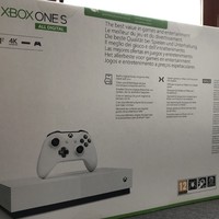 Xbox One S All-Digital Edition数字无光驱版外观展示(手柄|排口|按钮)