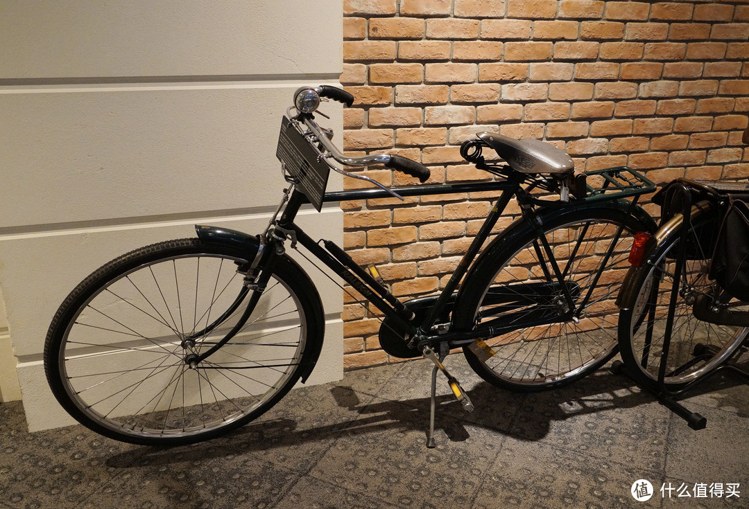 这家网红酒店其中一层走廊，居然是一座琳琅满目的自行车博物馆？