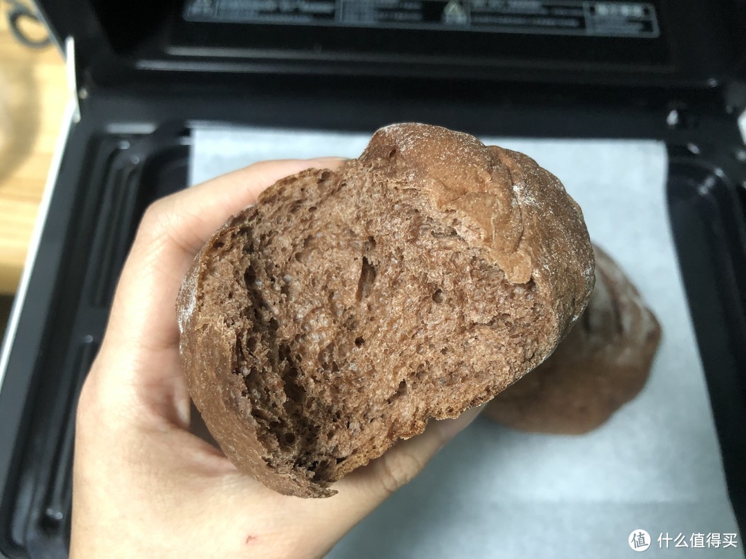 过热水蒸气烤的巧克力味面包
