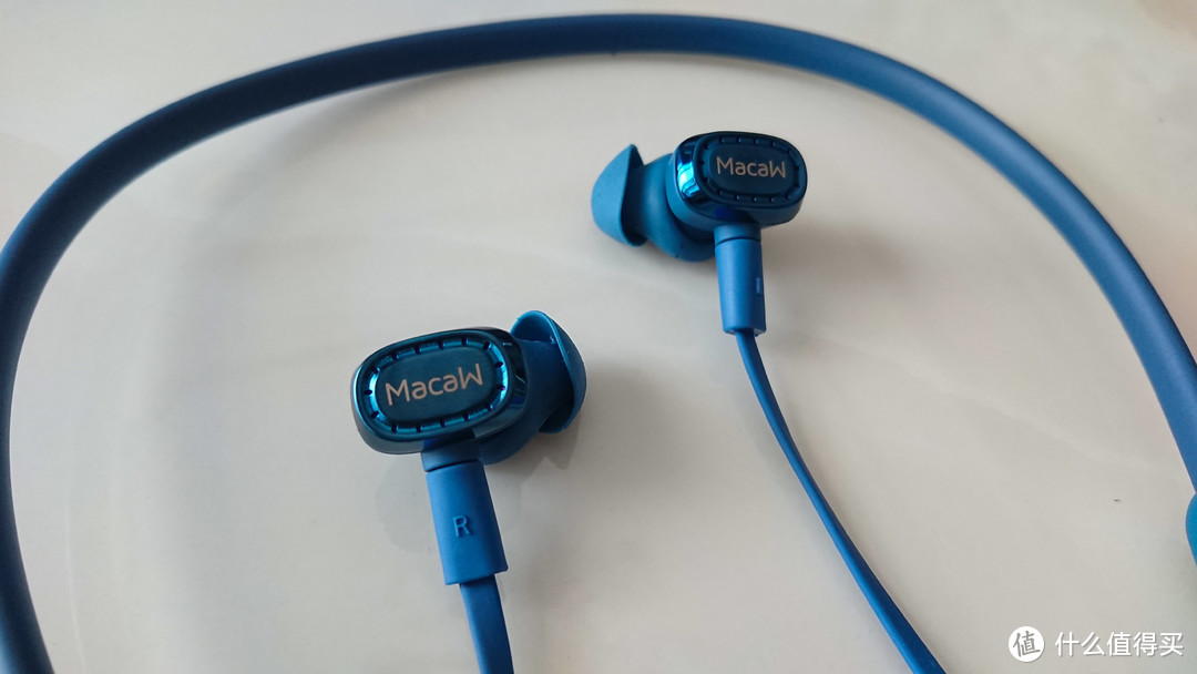 脉歌TX-80 一款有“腔调”的可换线蓝牙运动耳机，让你在大汗淋漓之时，享受动听音乐！