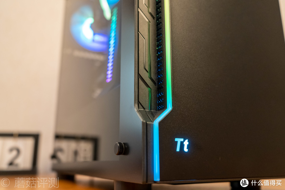 外观漂亮散热强、Tt（Thermaltake）挑战者H2 黑色 中塔机箱