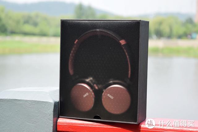 AKG Y500无线头戴式蓝牙耳机，传达最高标准的声音素质