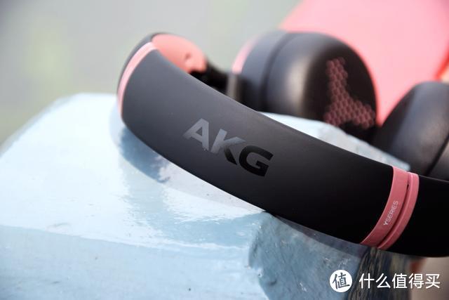 AKG Y500无线头戴式蓝牙耳机，传达最高标准的声音素质