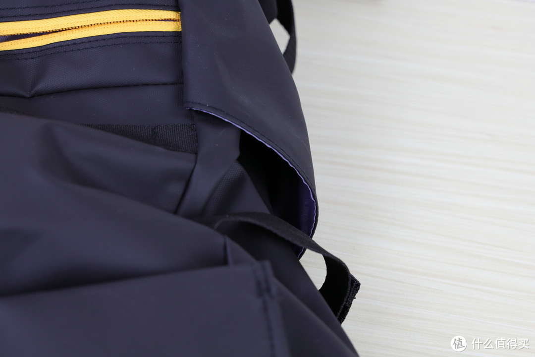 “包装世界”#通勤、旅游皆可用，AGM黑盾防水双肩包使用报告