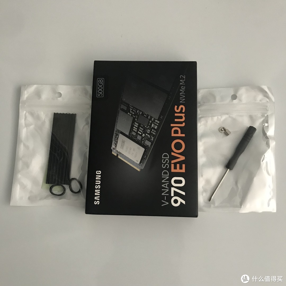 天猫买的970 EVO PLUS送散热马甲和16G WinPE优盘