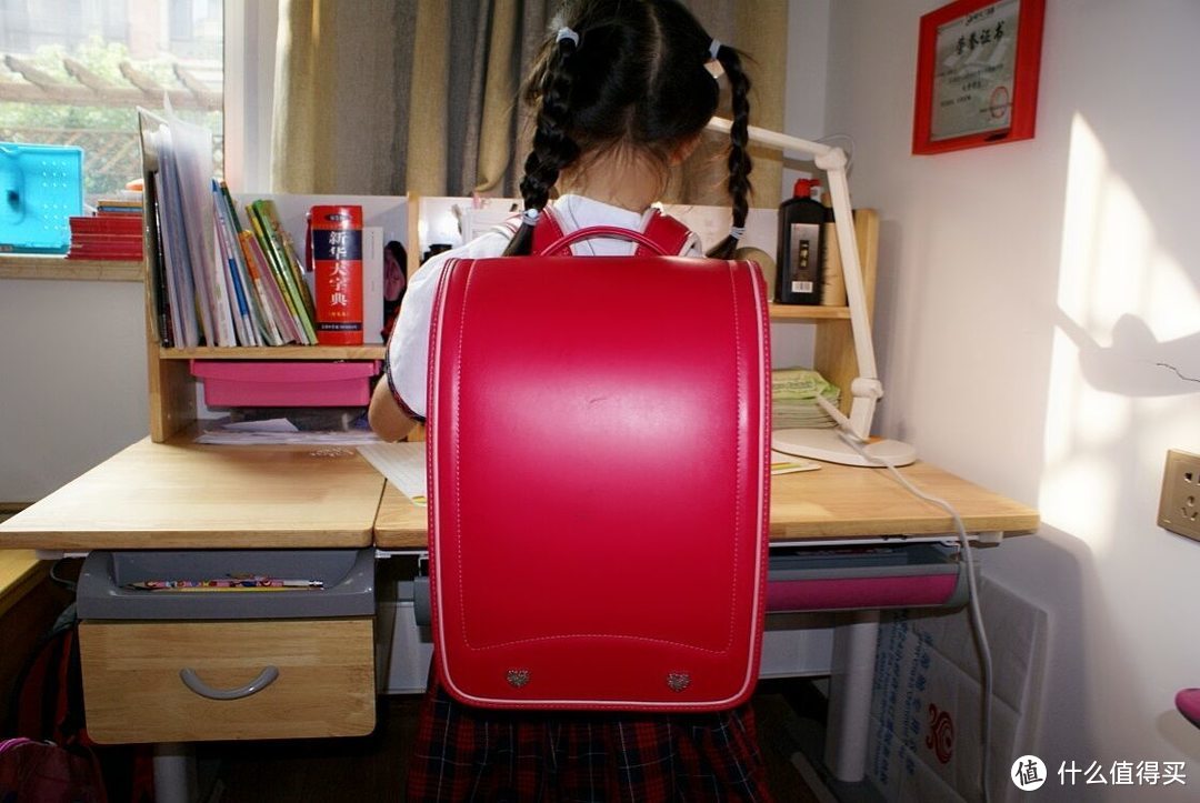 学龄儿童的硬核学习装备推荐--儿童护眼灯、书包、文具……一个都不能少！