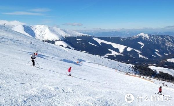 炎热夏季的滑雪圣地，在这个与中国反季节的国家里，探寻新玩法