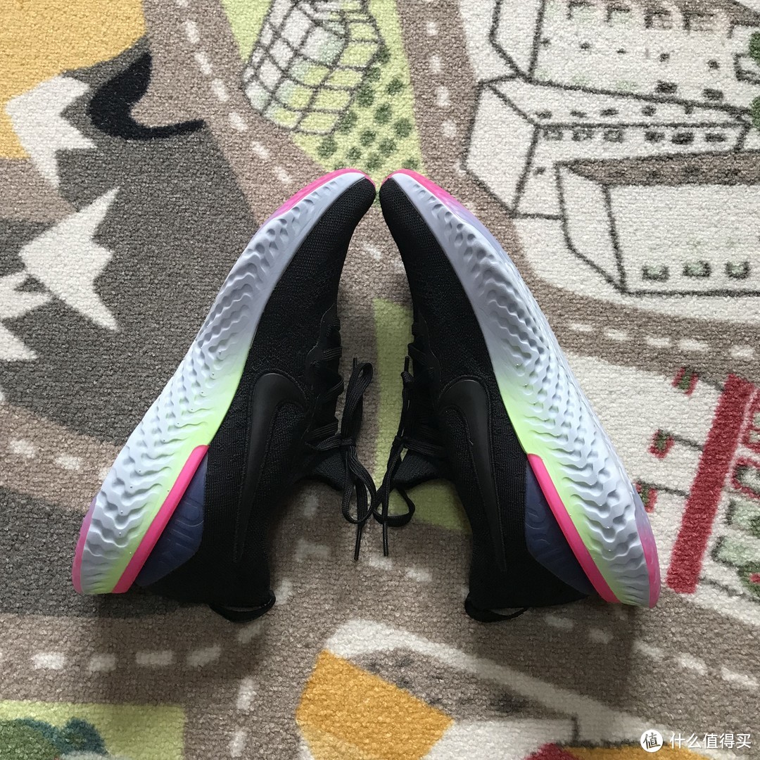 亮骚中底！NIKE EPIC REACT FLYKNIT 2 跑步鞋