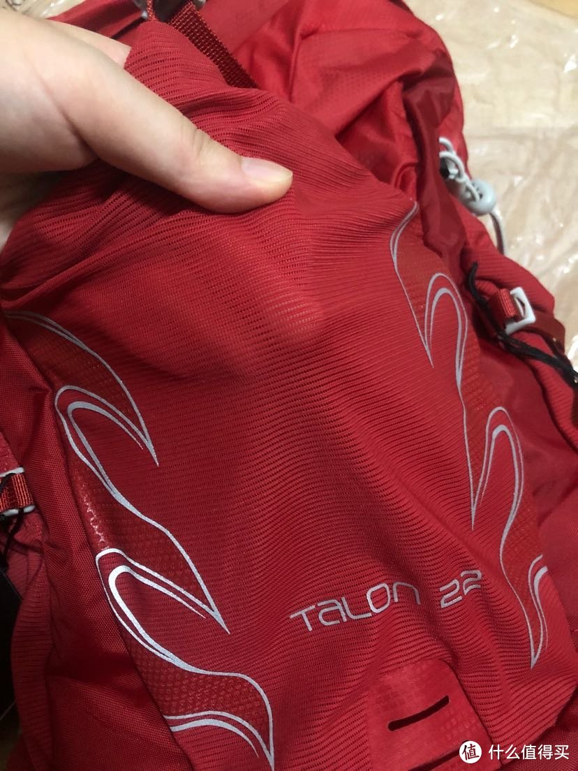 OSPREY TALON 22 魔爪22L 骚红色款 女汉纸背负体验