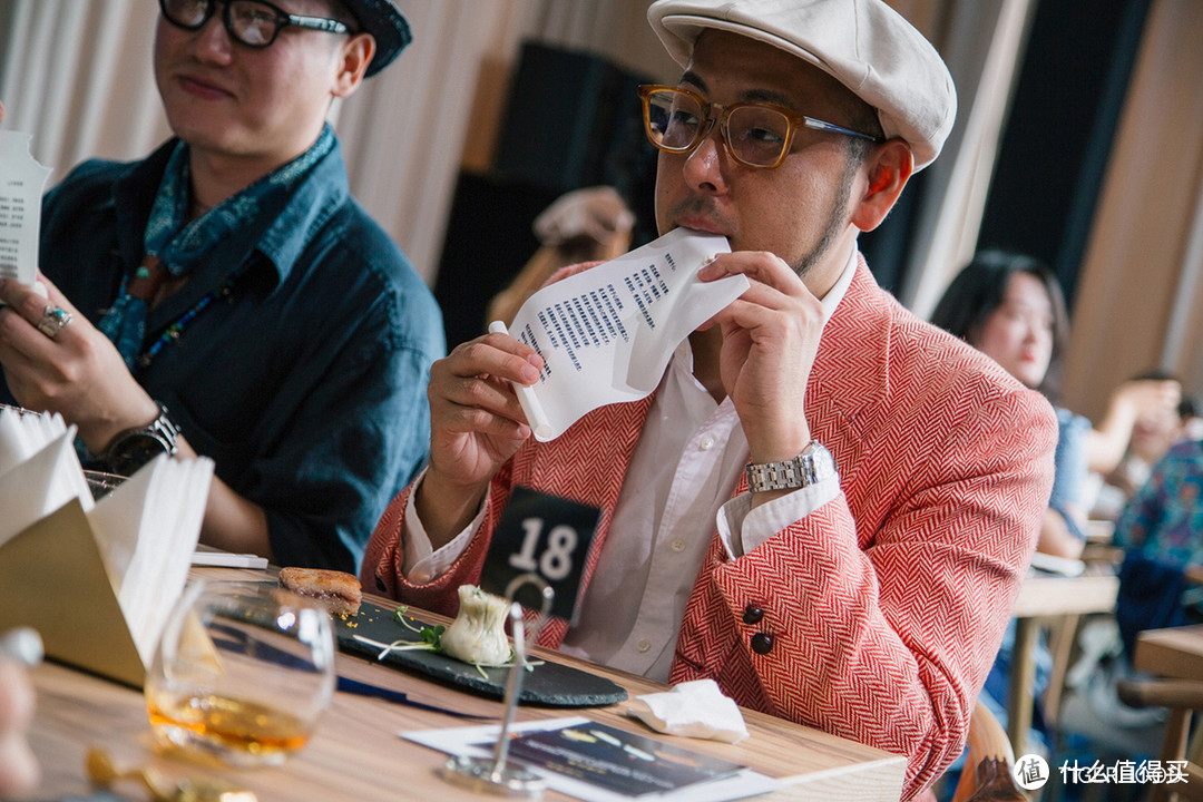 这家集创意与体验的好奇餐厅，汇集了全上海最具穿搭品位的复古达人
