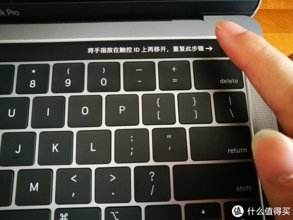 低配终于也能用指纹了，管他touch bar好不好用，好看就行了
