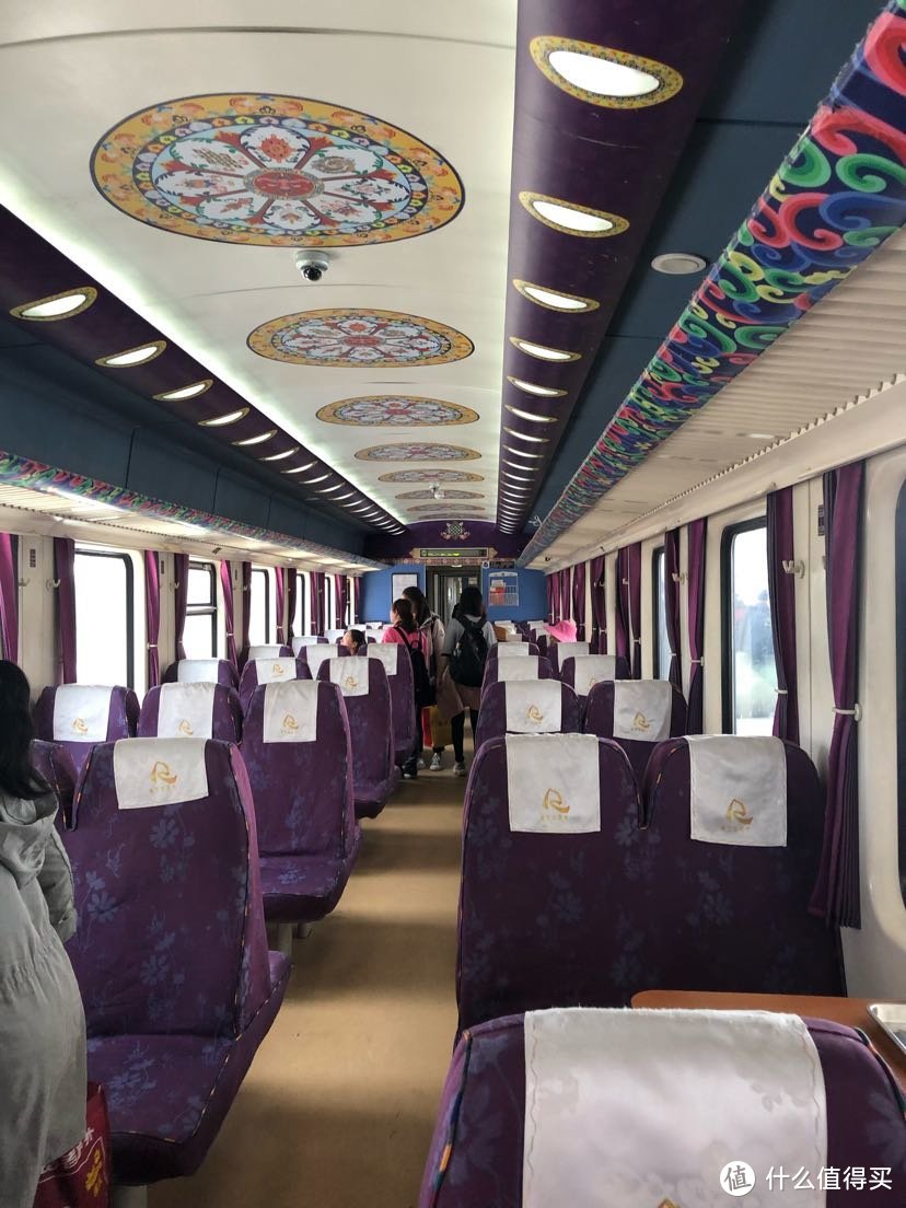 乘坐极具民族风情的火车去日喀则，带着神秘，更期待着惊喜。