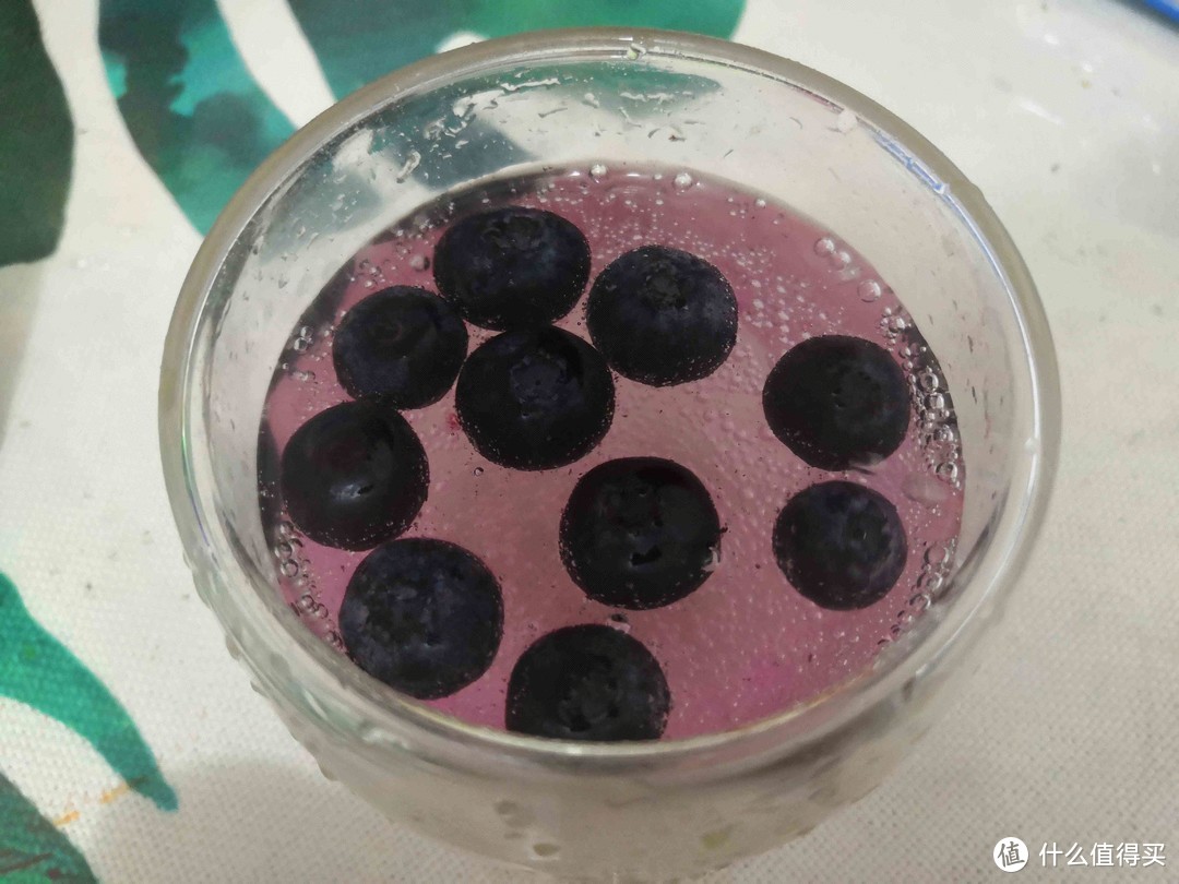 冷冻蓝莓&蜜桃冰杯，「罗森」的新品汹汹