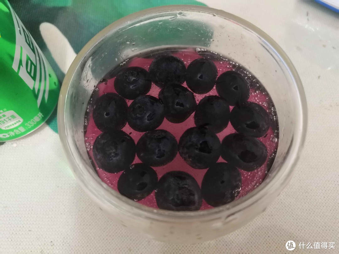 冷冻蓝莓&蜜桃冰杯，「罗森」的新品汹汹