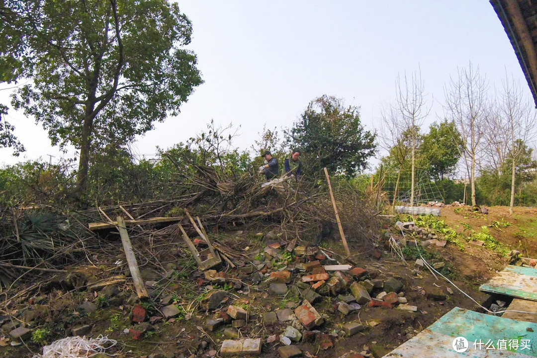 历时一年，利用大量废弃物料，我们在晓韵田园打造了这个闲庭