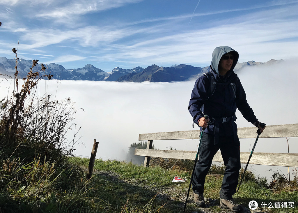 户外旅行GORE-TEX面料硬壳衣值得推荐，徒步瑞士阿尔卑斯山脉走进雄伟马特洪峰