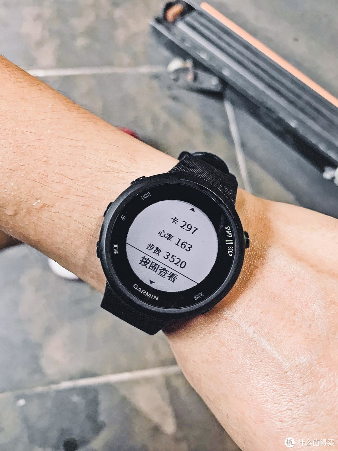 跑步该带哪些装备？Garmin佳明全新Forerunner45运动手表要算在内