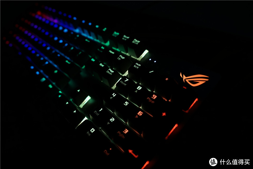 ROG Strix Scope机械键盘——超宽Ctrl设计助力FPS游戏