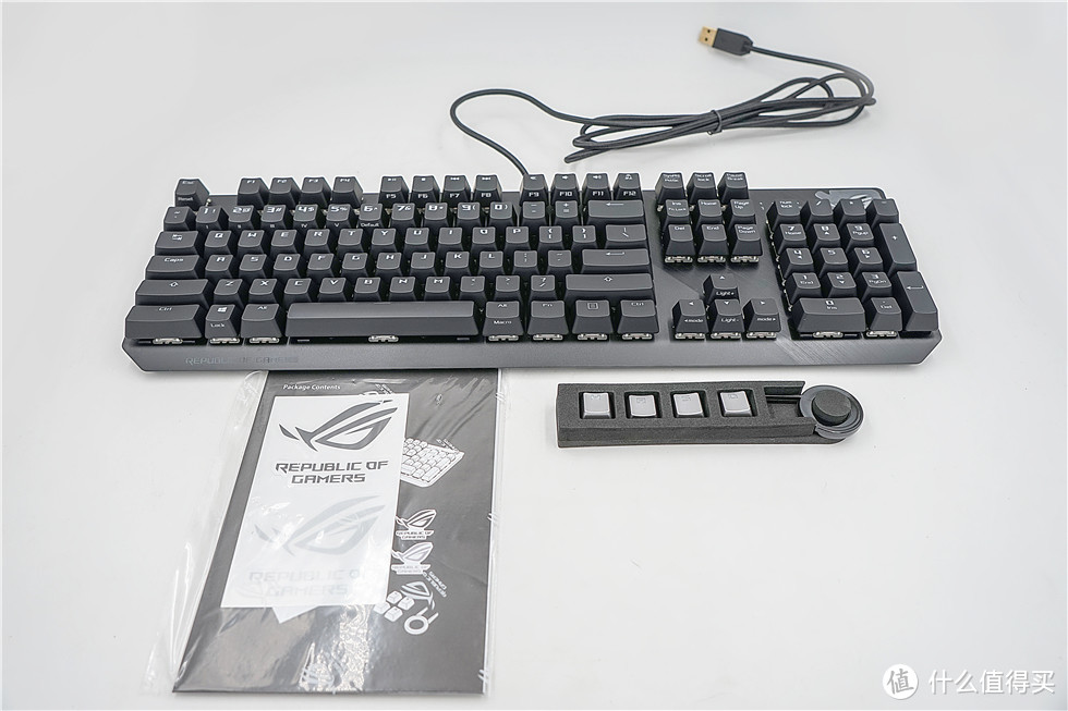 ROG Strix Scope机械键盘——超宽Ctrl设计助力FPS游戏