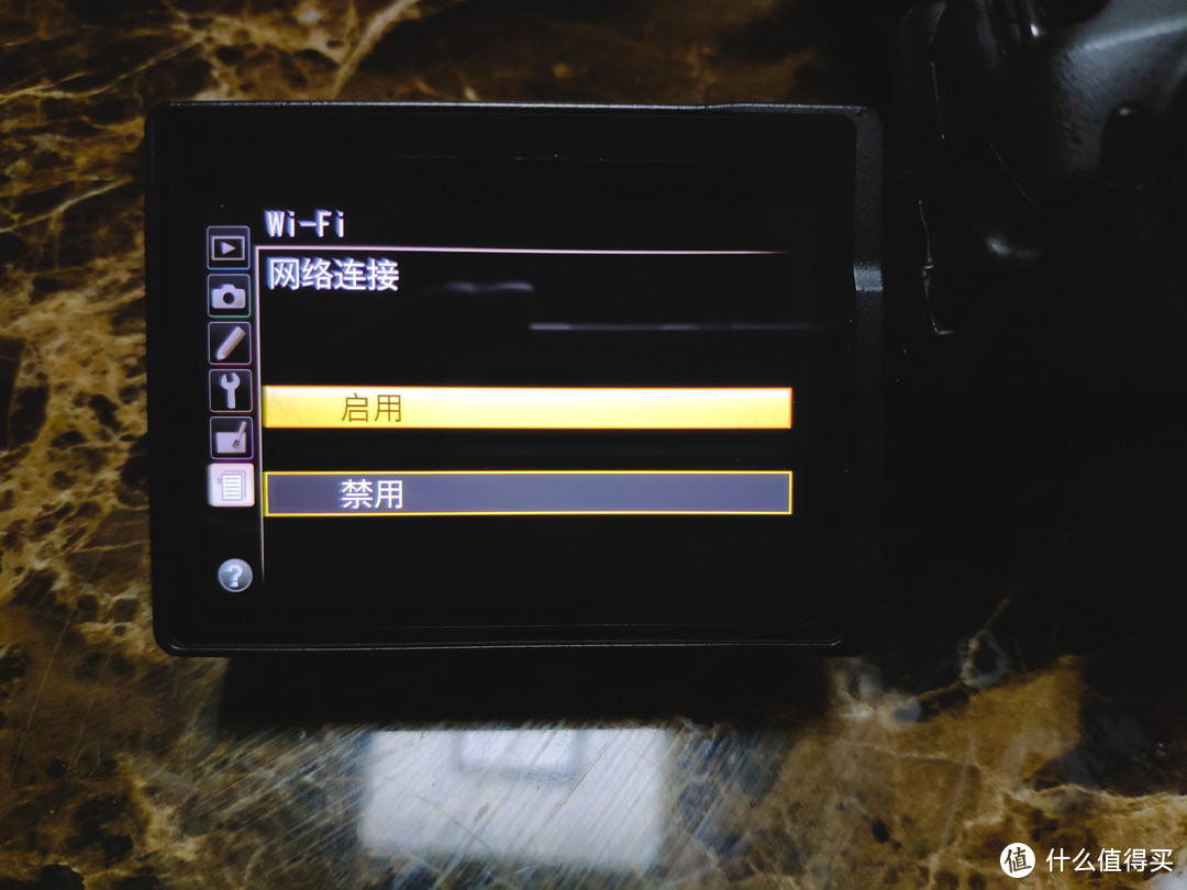 无读卡器、数据线，Nikon尼康有Wireless Mobile Utility来帮忙