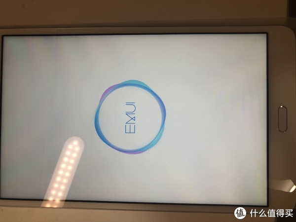 EMUI系统，用的是EMUI8.0，基于android8.0 ，后续更新基本??