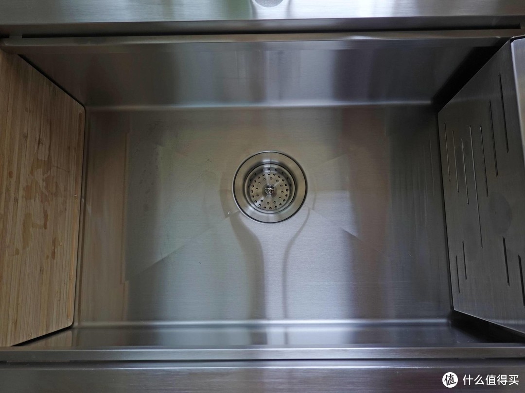 厨房水槽的材质，选择怎样的材质更合理呢？