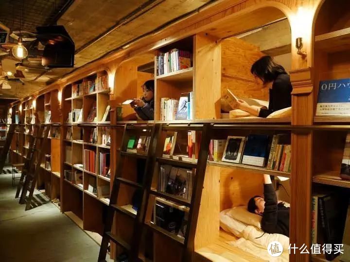 日本的胶囊旅店空间狭小，但各具特色