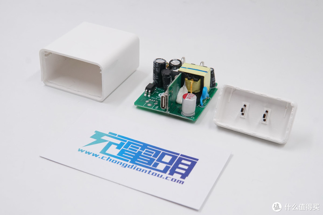 拆解报告：绿巨能18W USB PD快充充电器