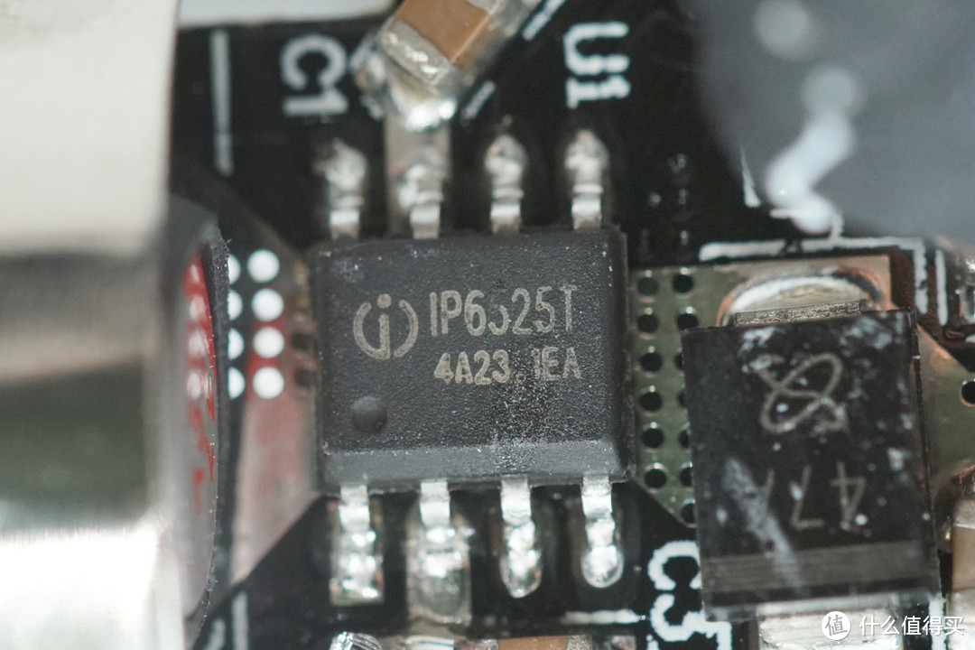 拆解报告：BOSCH博世SC380A双USB口车载充电器