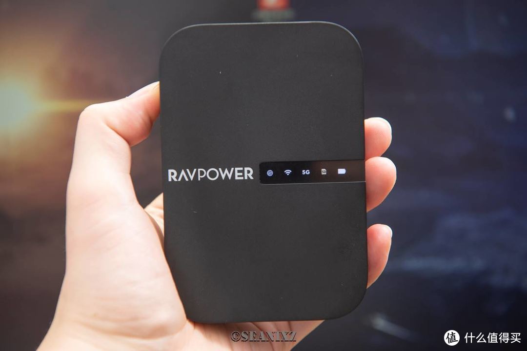 随身轻NAS-RAVPOWER无线wifi多功能文件管理器