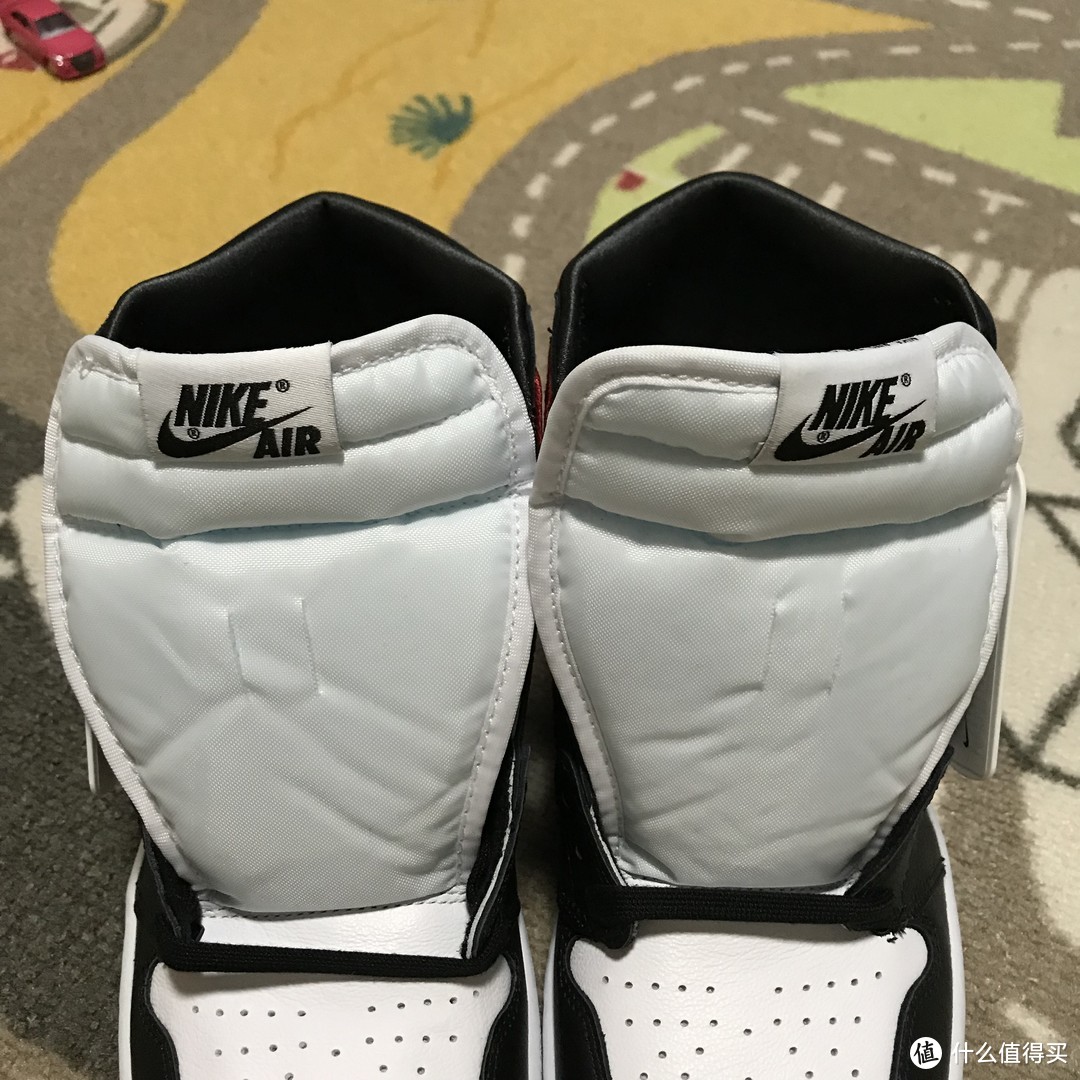 偷跑首发！Air Jordan 1 High OG 丝绸黑脚趾