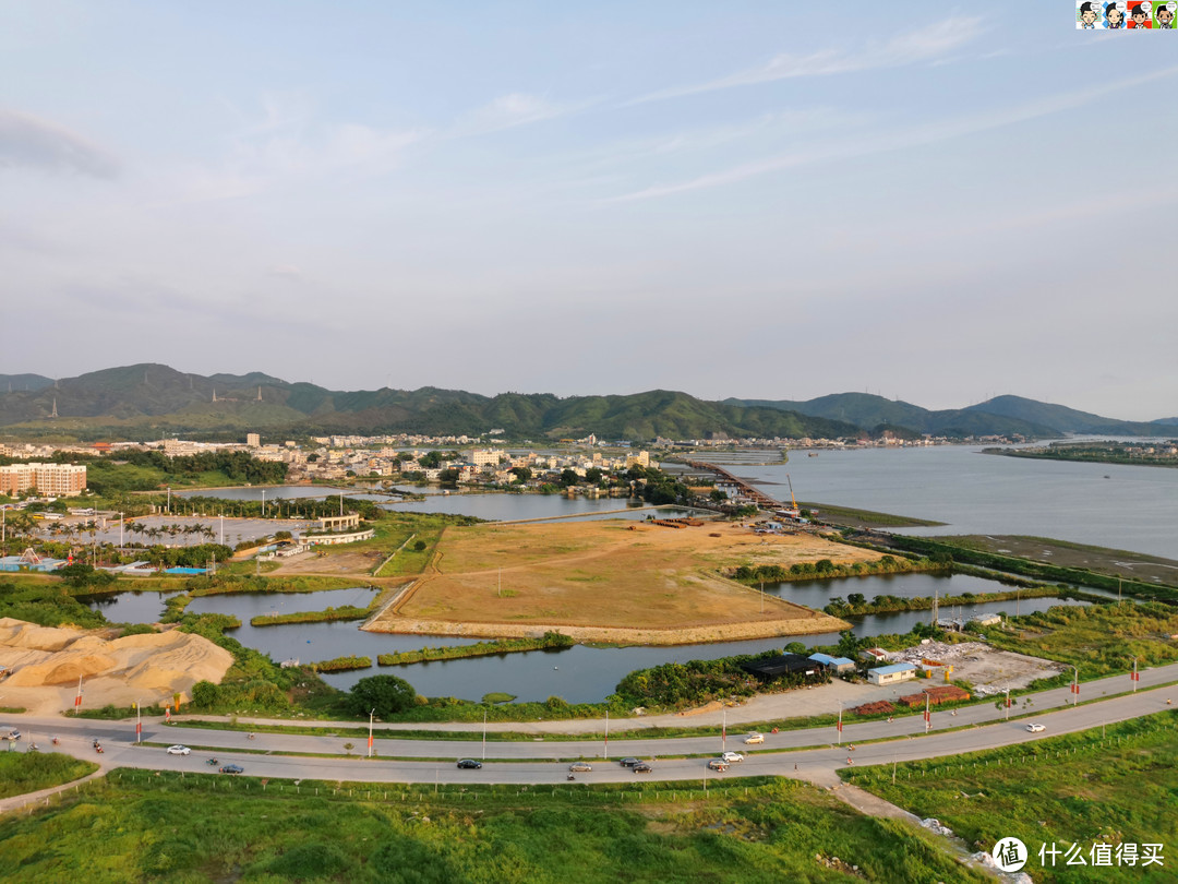 黄埠人民广场前面正在修桥扩地，似乎有大项目动工。