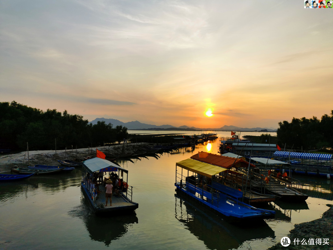 慢悠悠走到游船码头，夕阳正好，