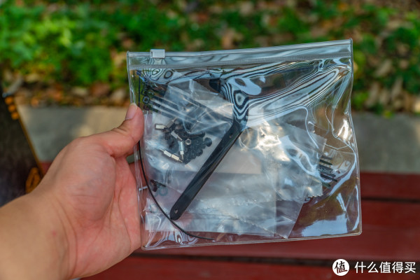这一套螺丝配件和标准版没有区别