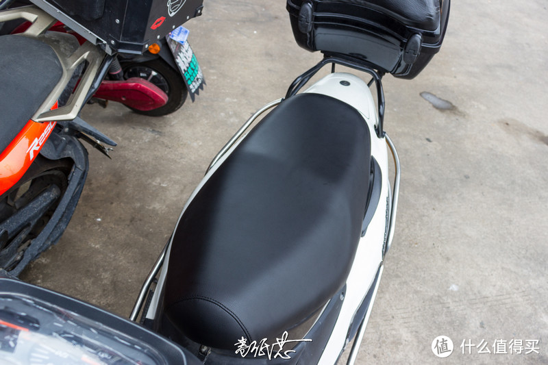 老款豪爵铃木海王星踏板摩托车折腾之----破洞座椅包超纤皮