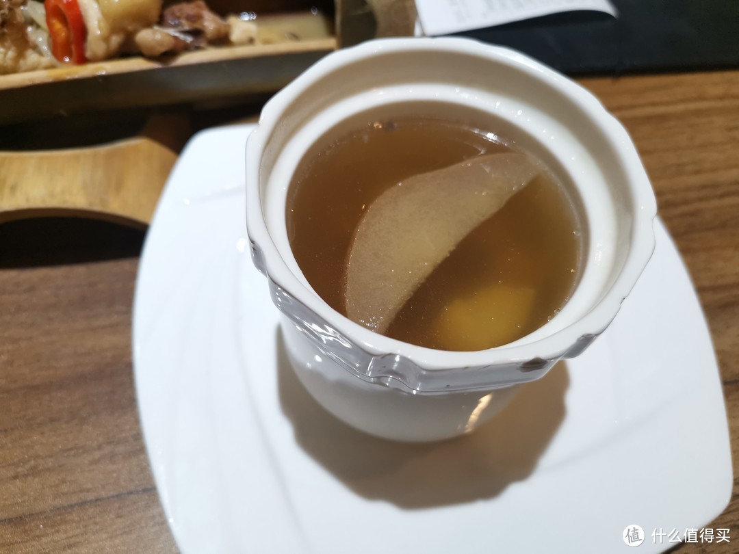 体验广州新派粤菜餐厅的竹筒菜——识香味