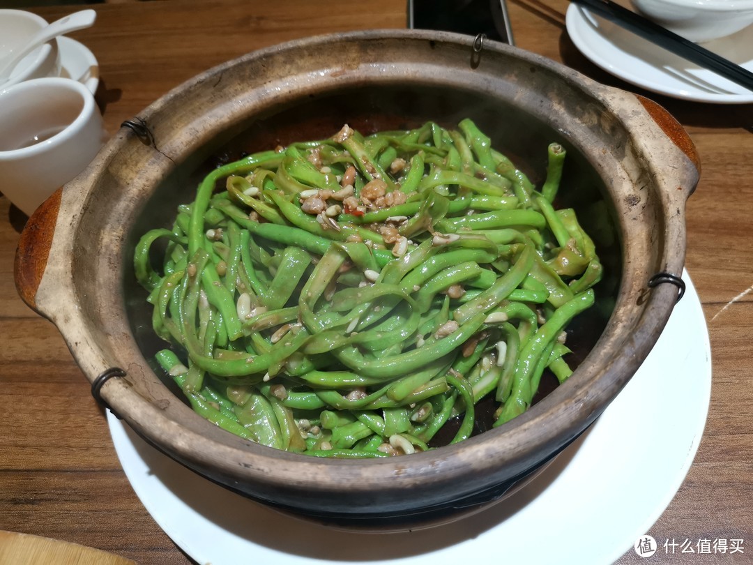 体验广州新派粤菜餐厅的竹筒菜——识香味