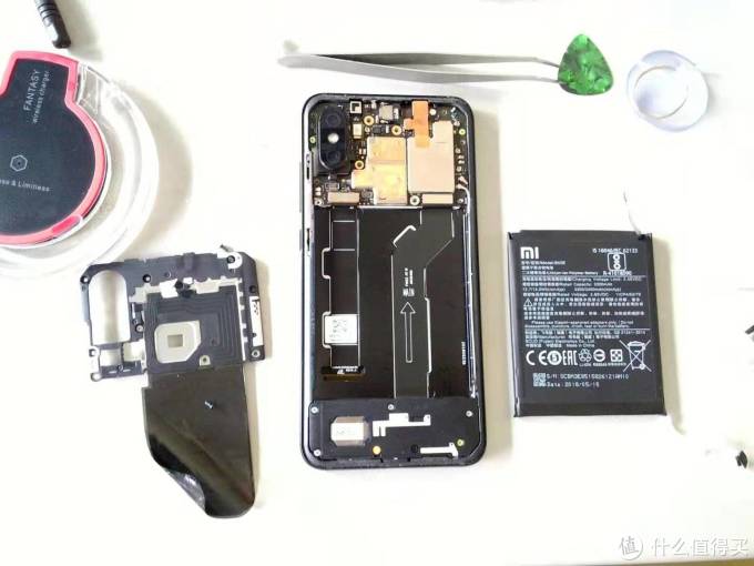 拆掉上盖板和电池