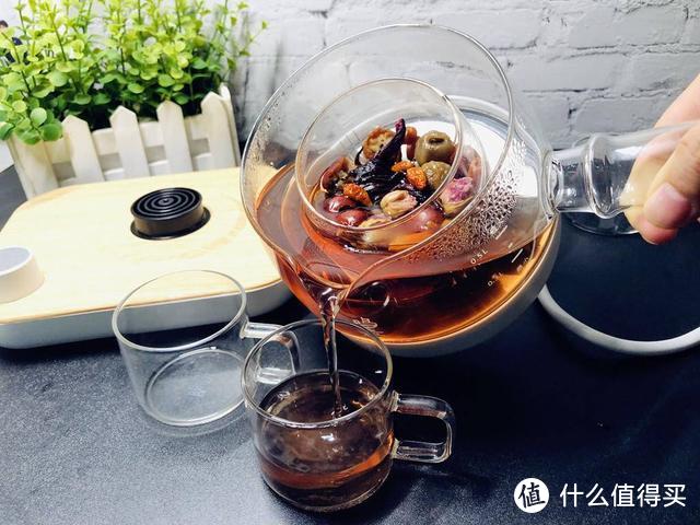 约上三五好友，鸣盏三合一煮茶器带你一起品茶