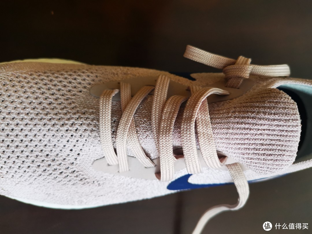 好看又轻便——Nike Epic React Flyknit 跑鞋开箱