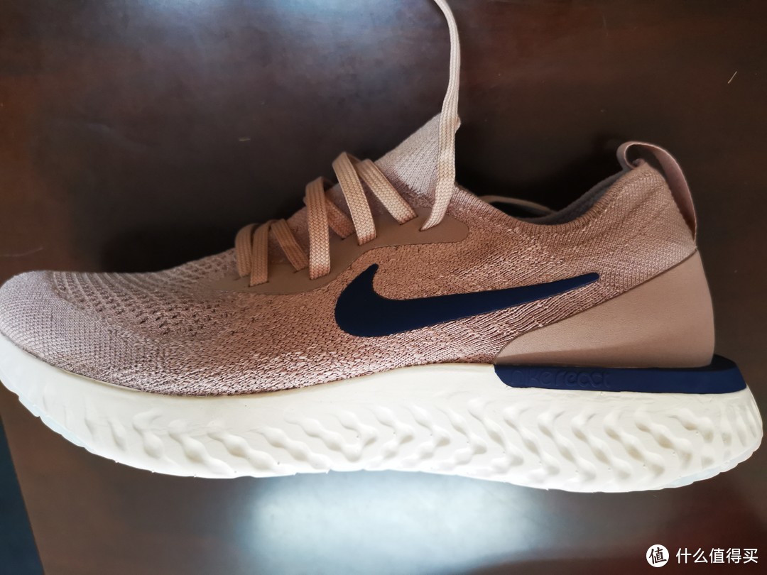 好看又轻便——Nike Epic React Flyknit 跑鞋开箱