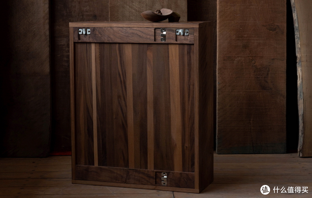木蜡油黑胡桃柜子，背板上的边材是刻意选的，窄料
