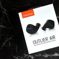 创新OutLierAIR TWS耳机外观展示(充电盒|腔体|呼吸灯|接口)