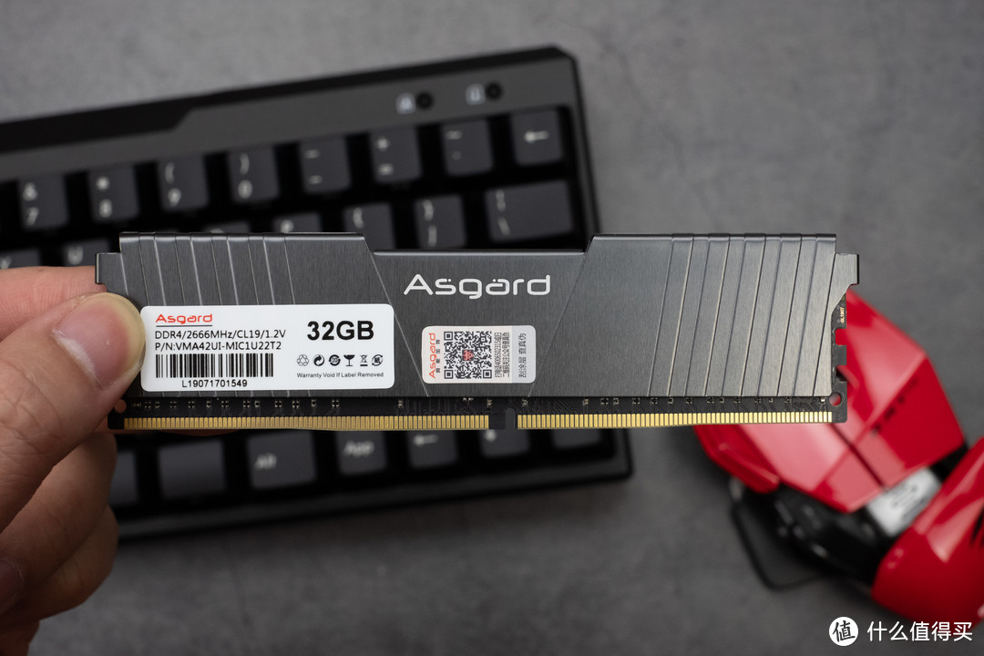 小主板选择单根32G大容量内存条：阿斯加特 T2 32G DDR4 2666内存测试