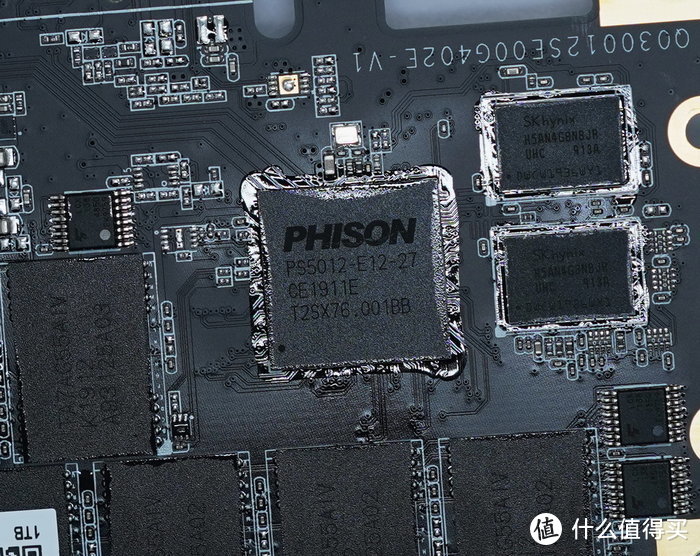 【测评】技嘉 AORUS 1T PCI-E  RGB炫彩背光固态硬盘