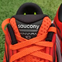 索康尼kinvara10跑鞋外观展示(鞋面|鞋底|鞋跟|鞋垫|鞋身)