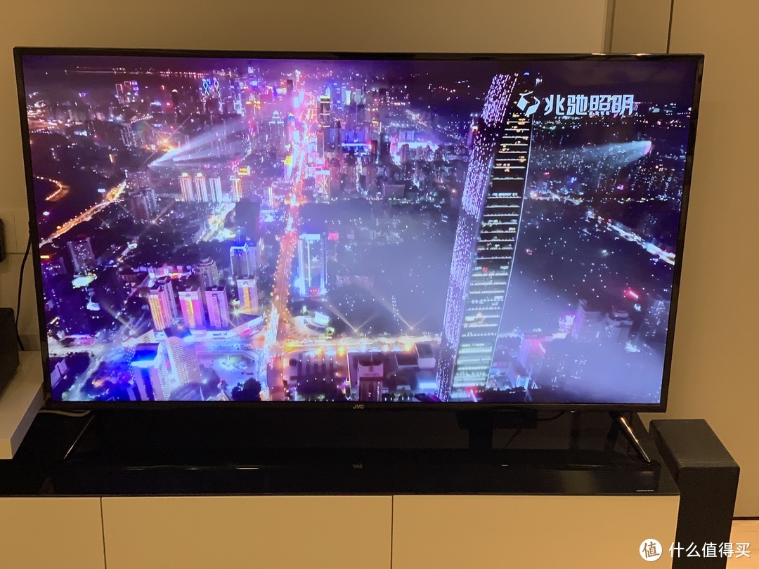 ​1500元以下谁与争锋：廉价又好用的4K 大屏幕智能电视JVC LT-55MCS780