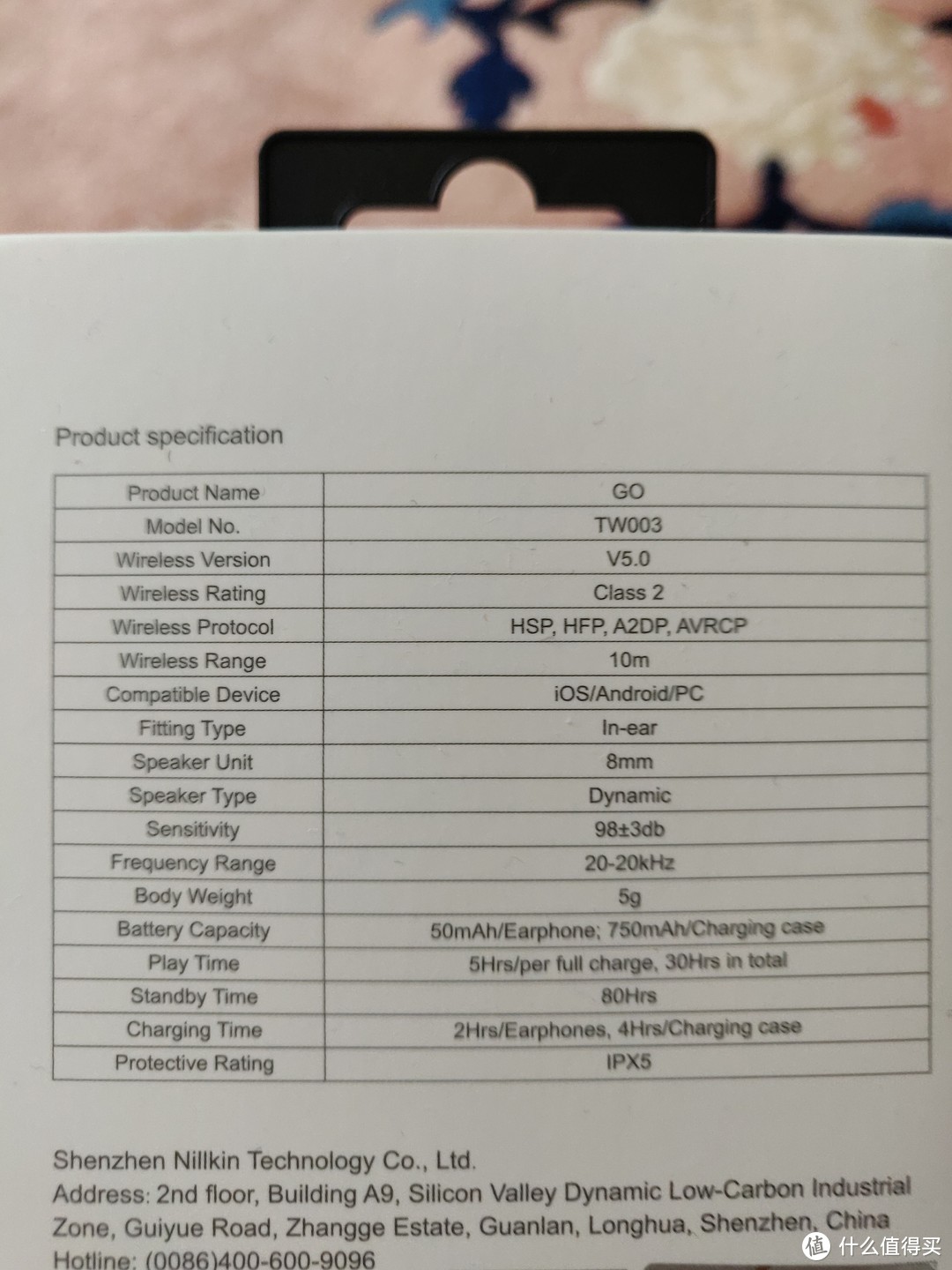 耳机的详细技术参数，全英文的，为啥不照顾一下英文不好的朋友？大概说几个要点，蓝牙5.0，10m的理论有效范围，iOS、安卓、电脑三平台支持，入耳式，5g的自重，5小时的耳机理论续航，电池盒可以额外再提供25小时。待机80小时